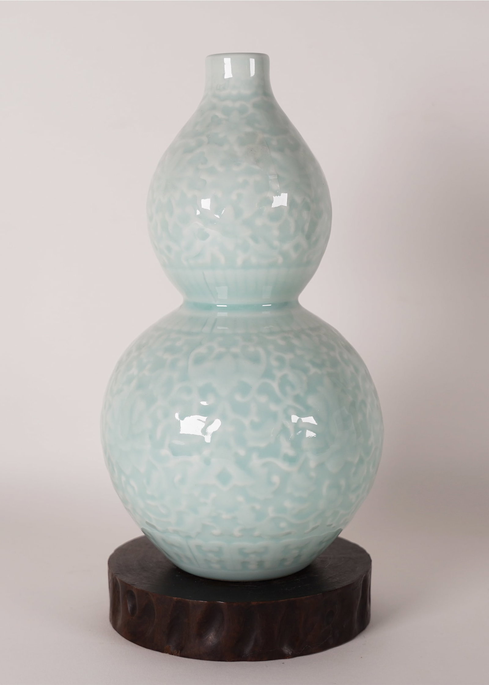 Chinese celadon gourd vase: Chinese fine celadon gourd vase. H: 10" x W: 5.5."