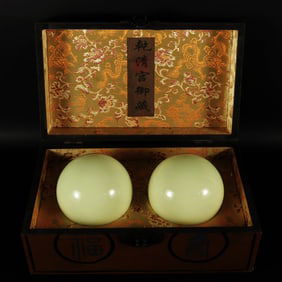 2 Chinese large glow balls