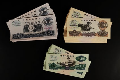 Lots Chinese currency