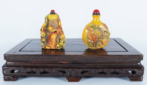 2 Chinese snuff bottles