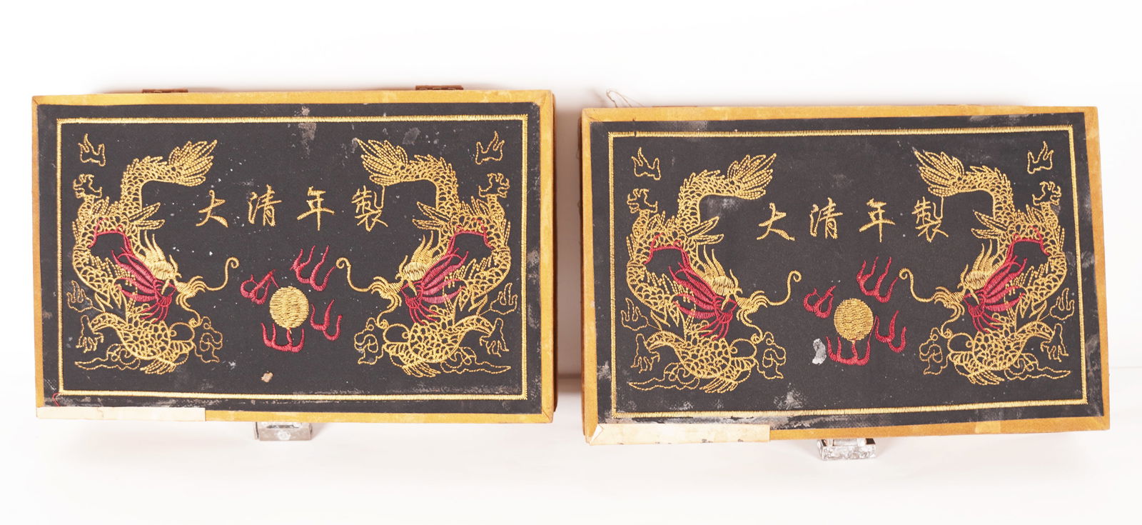 Lots Chinese scrolls in silk box (1 of 7)