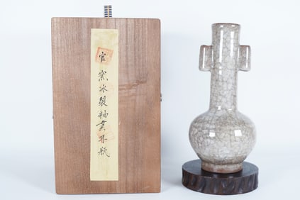 Chinese crackled vase with box