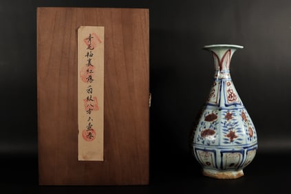 Chinese red blue vase with wooden box