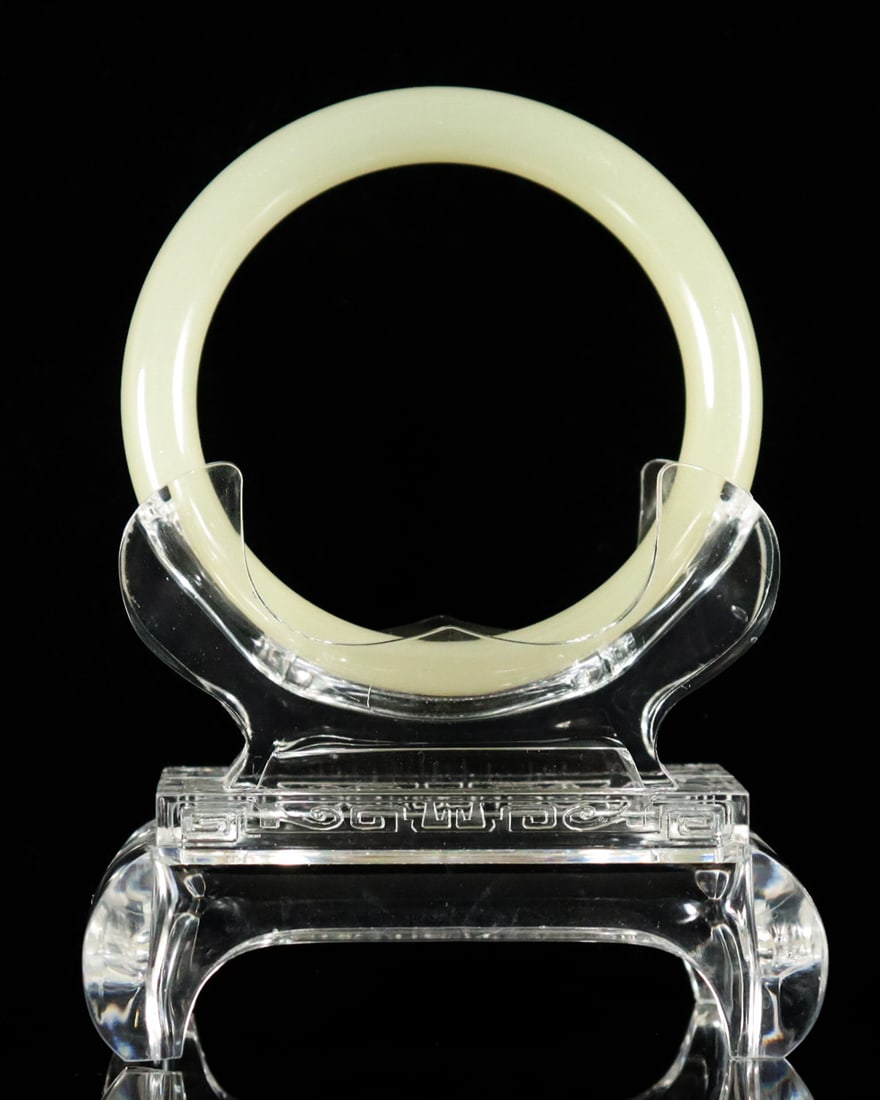 Chinese fine round bangle (1 of 7)