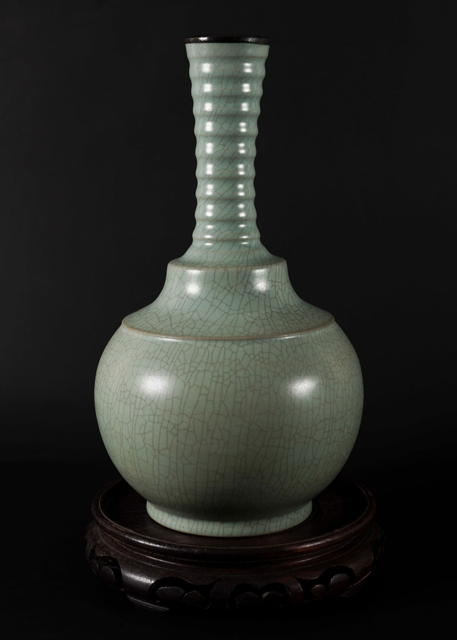 Chinese fine crackled vase (1 of 7)