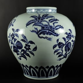 Chinese important b/w jar