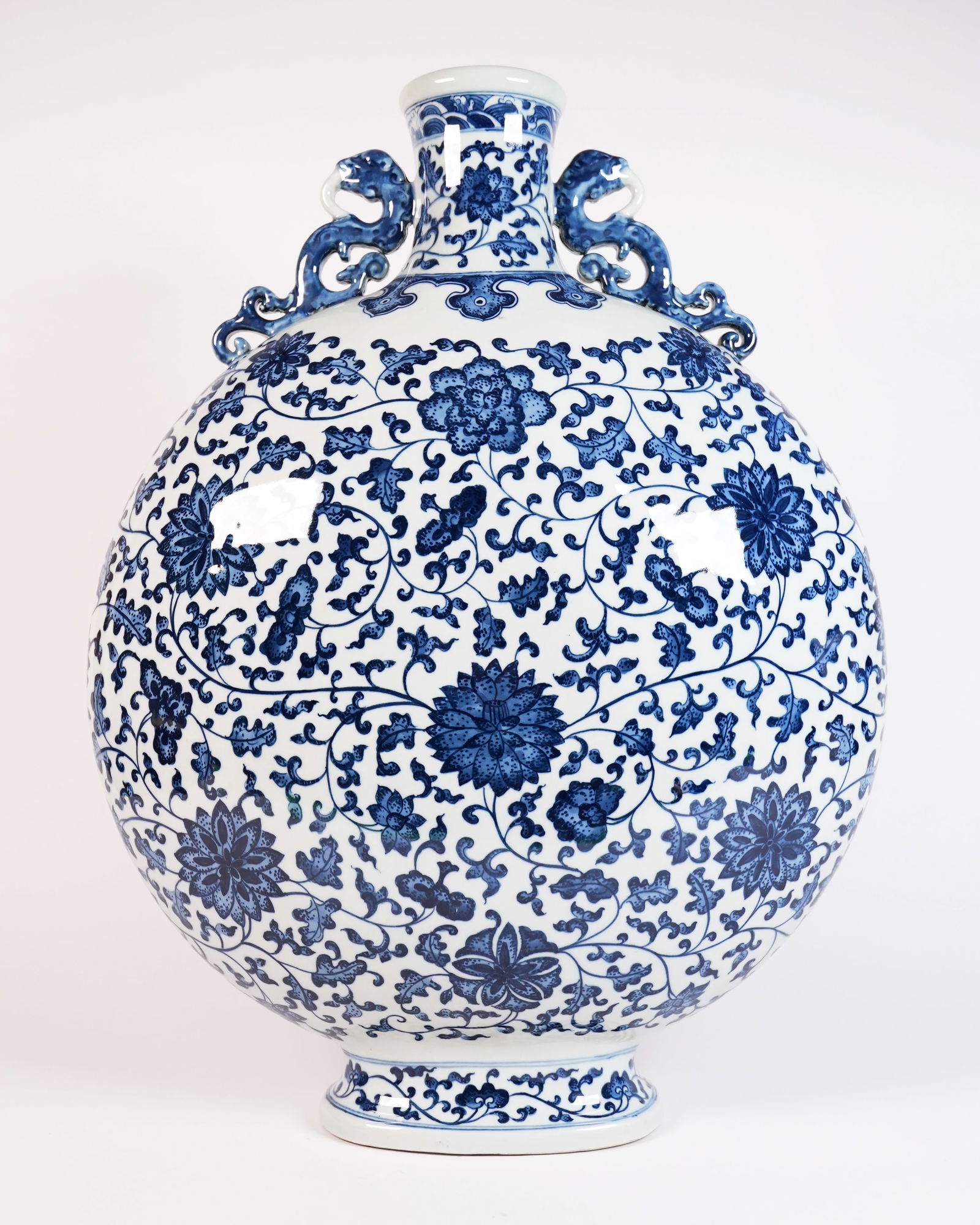 Chinese fine b/w flask vase (1 of 7)