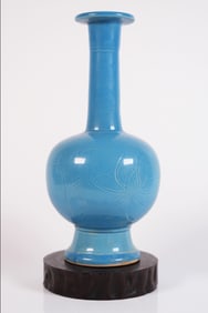 Chinese fine blue vase