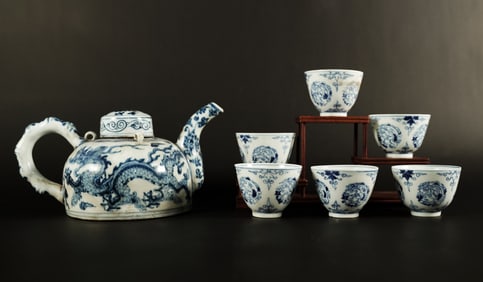 Lots Chinese b/w porcelains