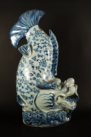 Chinese b/w porcelain fish
