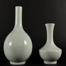 2 Chinese white vase
