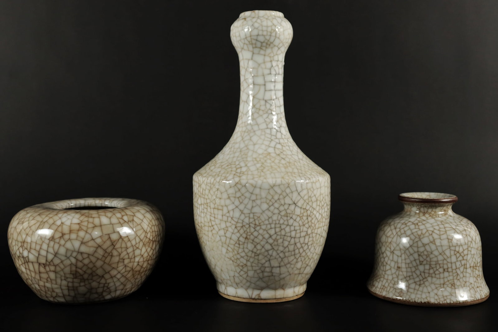 Lots Chinese crackled porcelains: Lots Chinese fine crackled porcelains. Largest H: 10" x W: 5."
