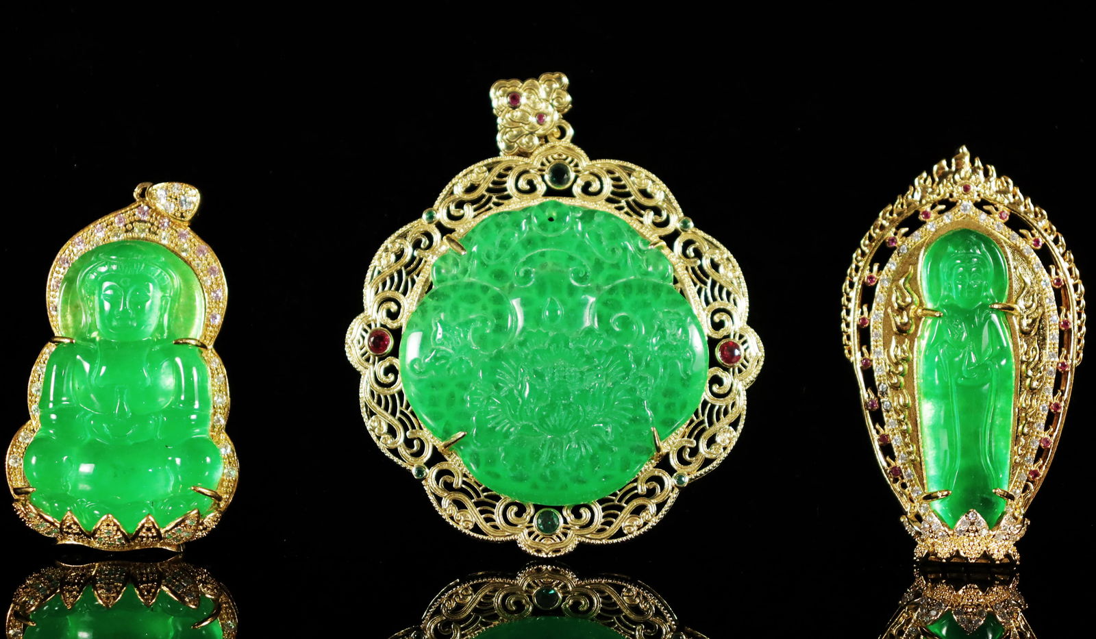 Lots Chinese apple green pendants (1 of 7)