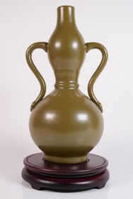 Chinese fine green gourd vase