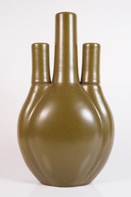 Chinese fine green vase