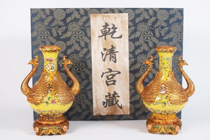 2 Chinese fine gilted vase