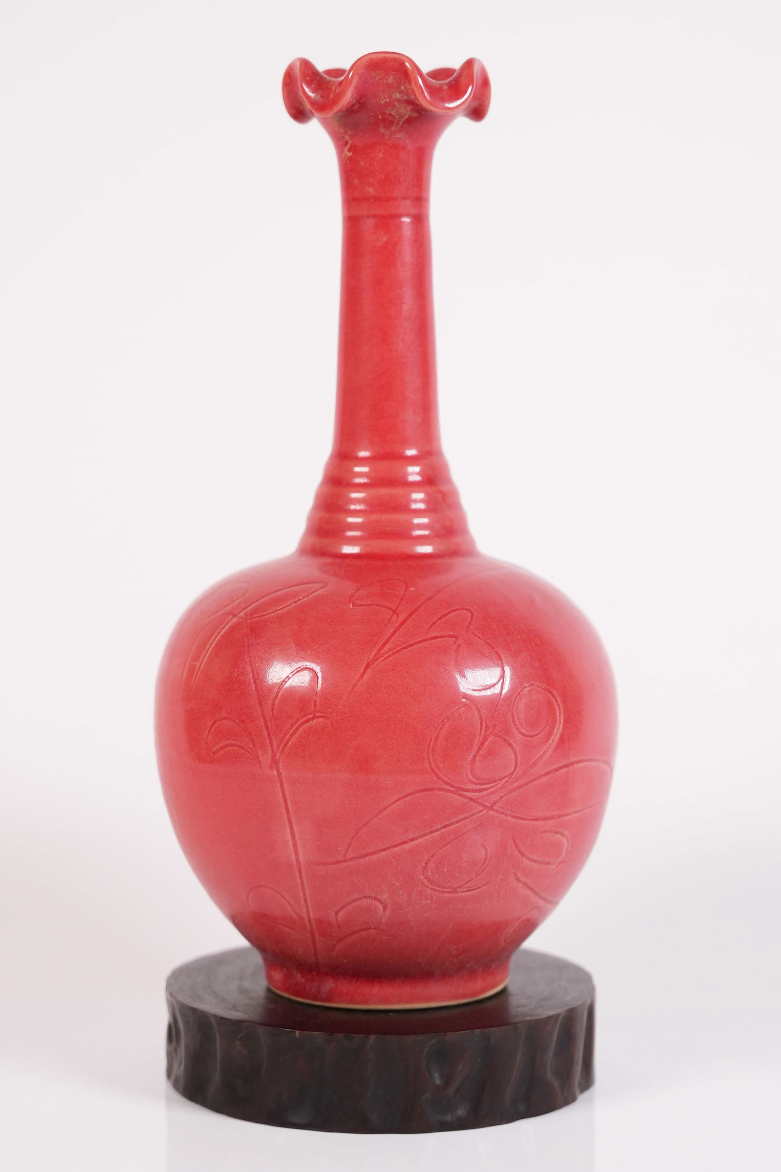 Chinese fine red vase (1 of 7)