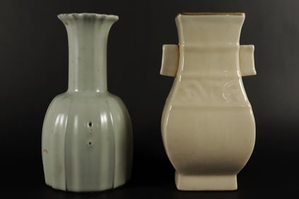 2 Chinese fine vase