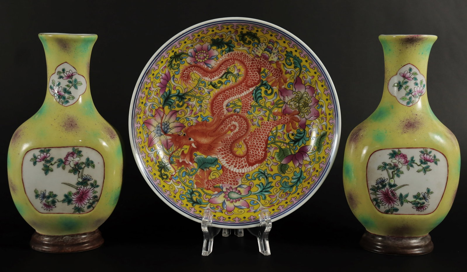 Lots Chinese porcelains: Lots Chinese porcelains, largest H: 8" x W: 4.5."