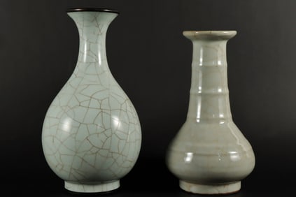 2 Chinese crackled vase
