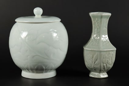 2 Chinese porcelains