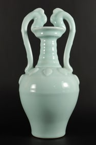 Chinese important dragon vase