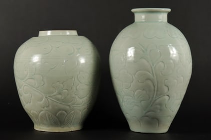 2 Chinese antique jars