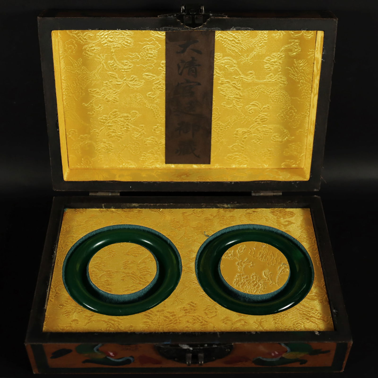 Lots Chinese apple green bangles (1 of 7)