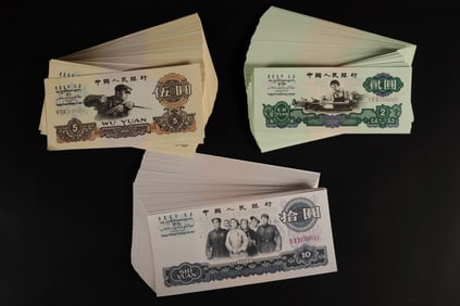 Lots Chinese currency