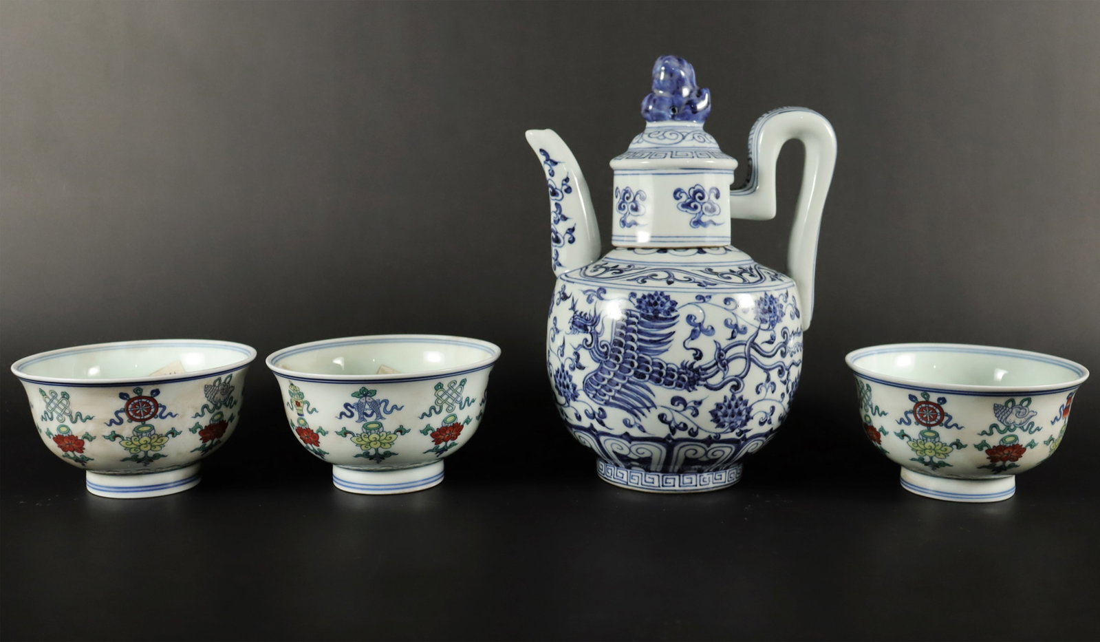 Lots Chinese porcelains: Lots Chinese fine porcelains, largest H: 9.5" x W: 6.5."