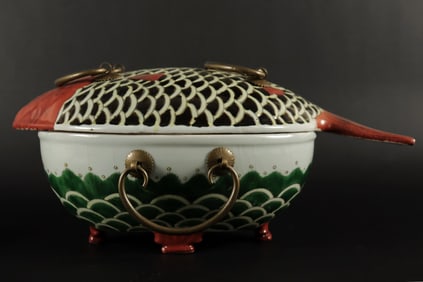 Chinese fine lidded box
