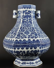 Chinese fine b/w handled vase