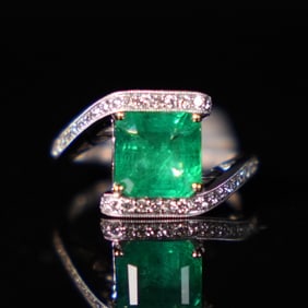 Platinum natural Emerald ring size 7