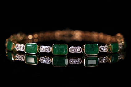 14 kt gold emerald necklace