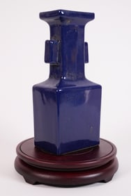Chinese fine blue handled vase