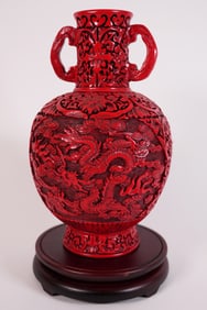 Chinese cinnabar fine vase