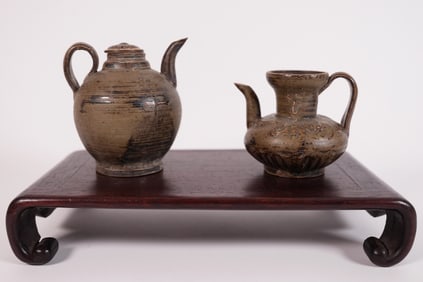 2 Chinese pottery pot