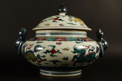 Chinese fine fancy lidded pot