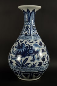 Chinese fine b/w tall vase