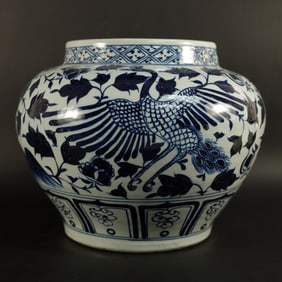 Chinese fine large b/w pot