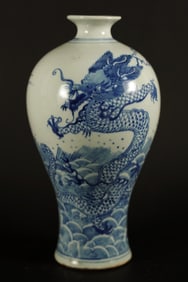 Chinese fine b/w dragon vase