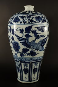 Chinese tall b/w fine vase