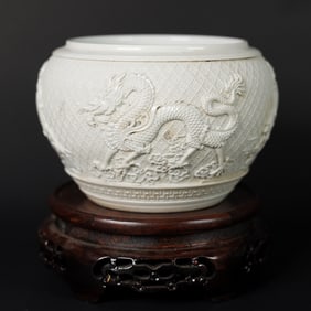 Chinese fine carved brush pot