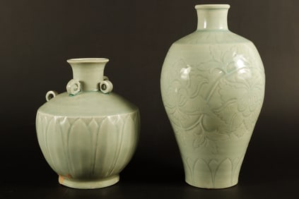 2 Chinese fine vase
