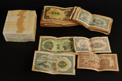 Lots Chinese currency