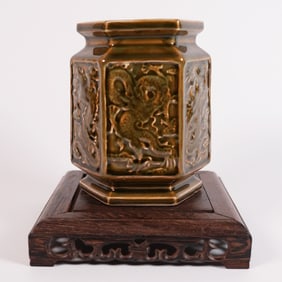 Chinese fine brown vase