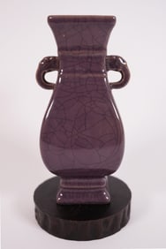 Chinese fine handled vase