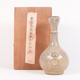 Chinese crackled vase with box