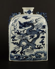 Chinese large b/w dragon vase