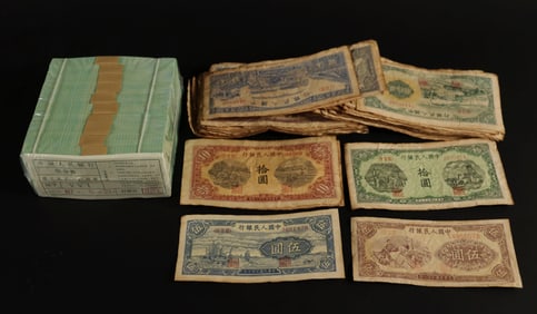 Lots Chinese currency